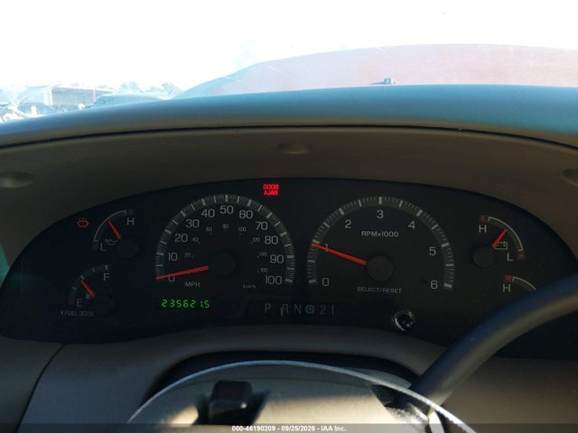 46190209 :رقم المزاد ، 1FMPU16L51LB43113 vin ، 2001 Ford Expedition Xlt مزاد بيع