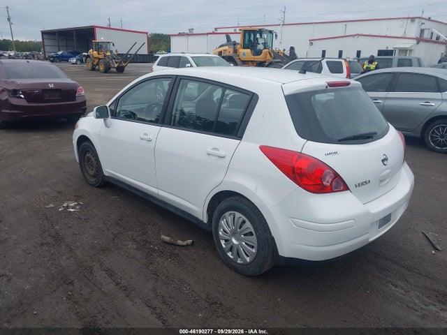 46190277 :رقم المزاد ، 3N1BC1CP2BL426831 vin ، 2011 Nissan Versa 1.8s مزاد بيع