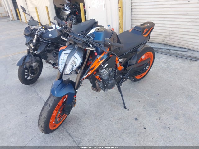 KTM 890 Duke R 2023 VBKTU9404PM857701 Image 2
