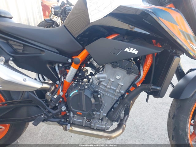 KTM 890 Duke R 2023 VBKTU9404PM857701 Image 8