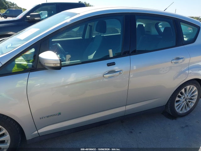 1FADP5AUXHL102692 Ford C-MAX SE