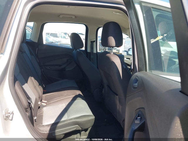 1FADP5AUXHL102692 Ford C-MAX SE