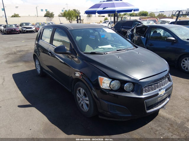 46190559 :رقم المزاد ، 1G1JC6SH1F4102712 vin ، 2015 Chevrolet Sonic Lt Auto مزاد بيع