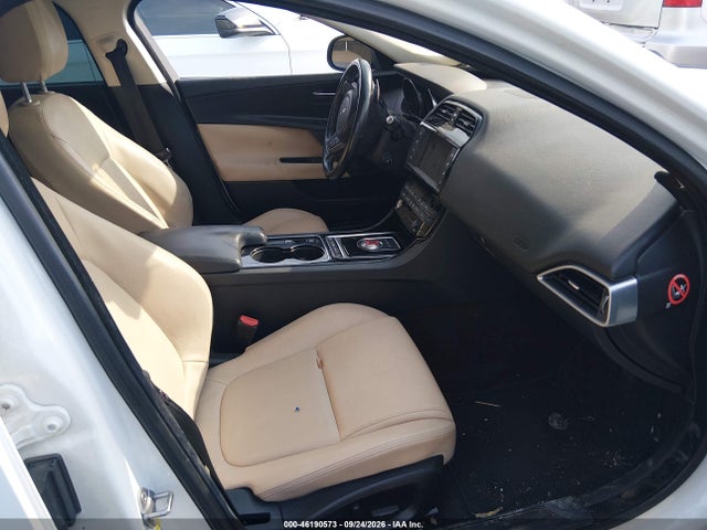 46190573 :رقم المزاد ، SAJAD4BN3HA968142 vin ، 2017 Jaguar Xe 20d Premium مزاد بيع