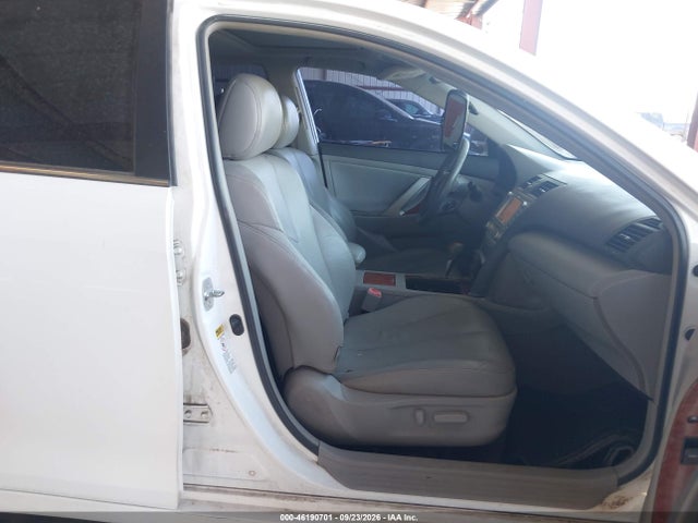 2011 Toyota Camry Hybrid მანქანა იყიდება აუქციონზე, vin: 4T1BB3EK3BU131381, აუქციონის ნომერი: 46190701