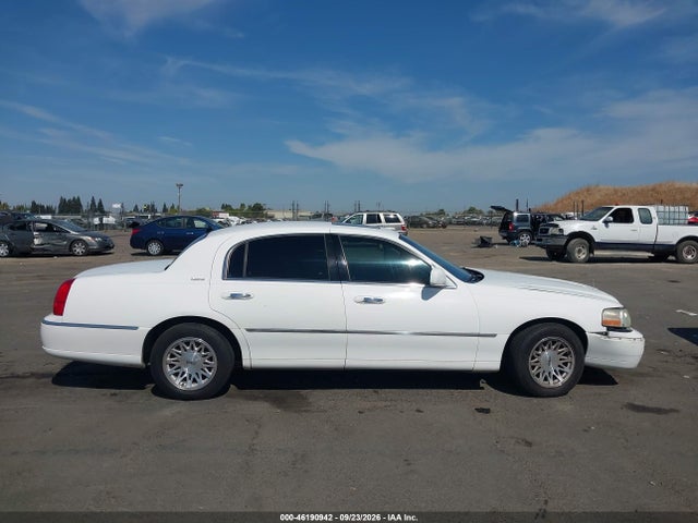 Aukcja sprzedaży 2003 Lincoln Town Car Signature, vin: 1LNHM82W63Y605617, numer aukcji: 46190942