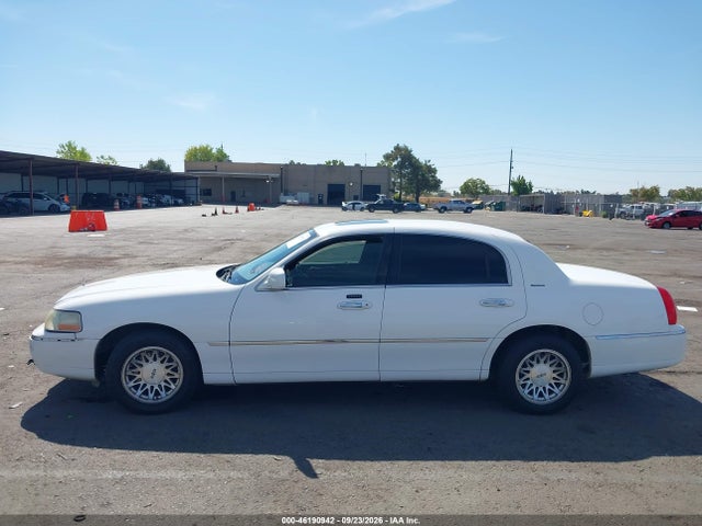 Aukcja sprzedaży 2003 Lincoln Town Car Signature, vin: 1LNHM82W63Y605617, numer aukcji: 46190942