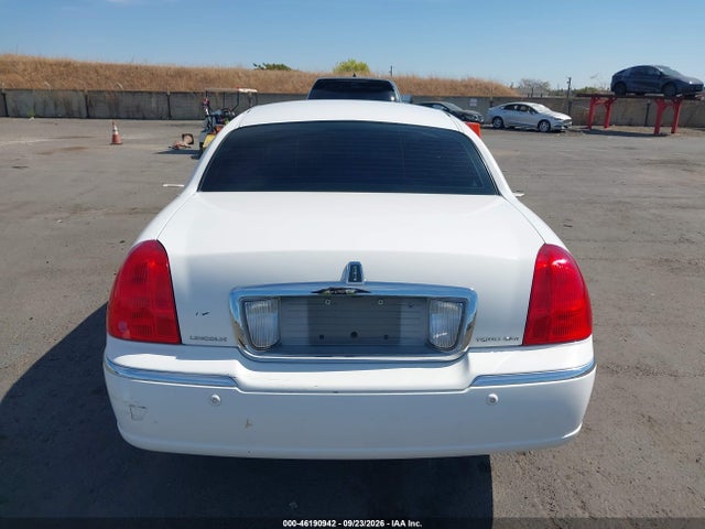 Aukcja sprzedaży 2003 Lincoln Town Car Signature, vin: 1LNHM82W63Y605617, numer aukcji: 46190942