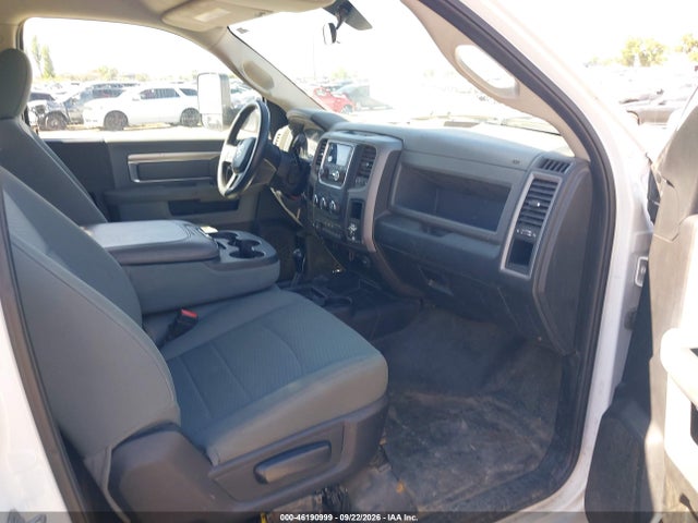 46190999 :رقم المزاد ، 3C7WRTAL7JG272913 vin ، 2018 Ram 3500 Chassis Tradesman/slt مزاد بيع