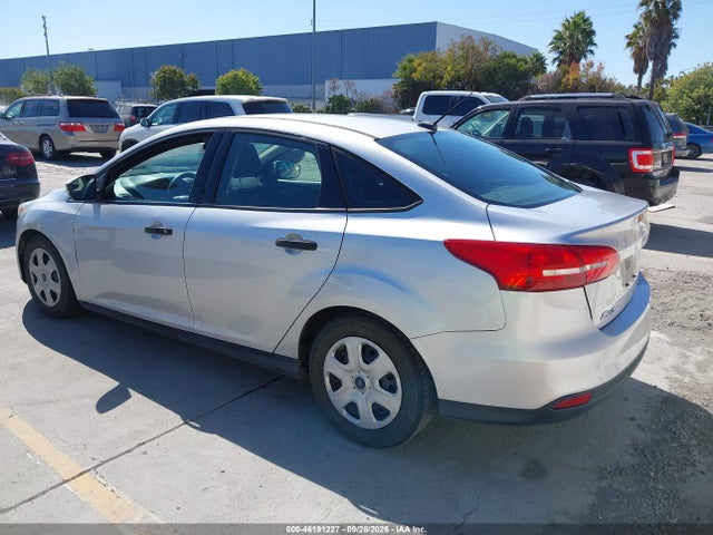 Ford FOCUS S 2016 1FADP3E28GL383306 Image 3