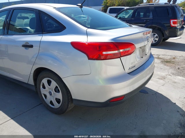 Ford FOCUS S 2016 1FADP3E28GL383306 Image 6