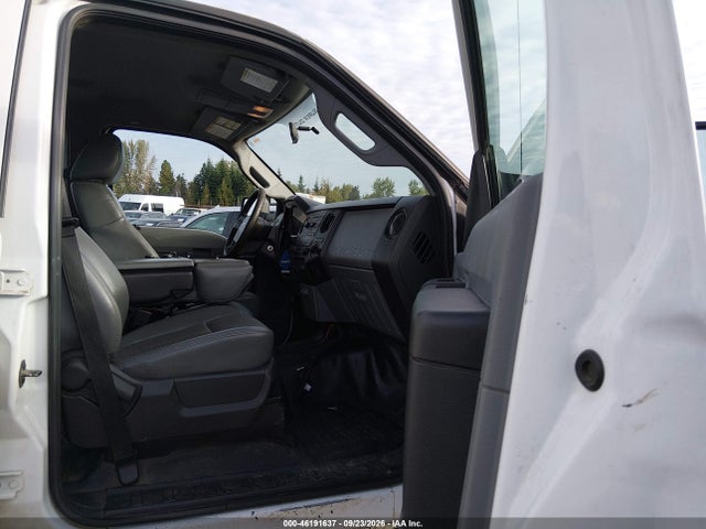 46191637 :رقم المزاد ، 1FD8W3HT8FEA24345 vin ، 2015 Ford F-350 Chassis Xl مزاد بيع