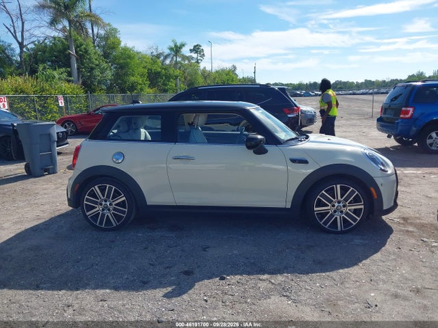 2022 Mini Capota Dura Cooper S მანქანა იყიდება აუქციონზე, vin: WMW53DH02N2R16129, აუქციონის ნომერი: 46191700