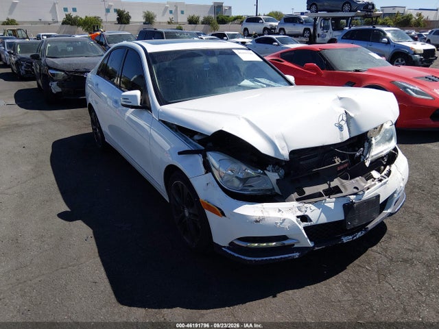 2014 Mercedes-benz C-class C 250 Luxury მანქანა იყიდება აუქციონზე, vin: WDDGF4HB4EA952937, აუქციონის ნომერი: 46191796