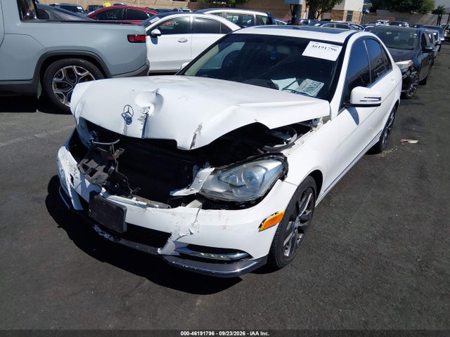 2014 Mercedes-benz C-class C 250 Luxury მანქანა იყიდება აუქციონზე, vin: WDDGF4HB4EA952937, აუქციონის ნომერი: 46191796