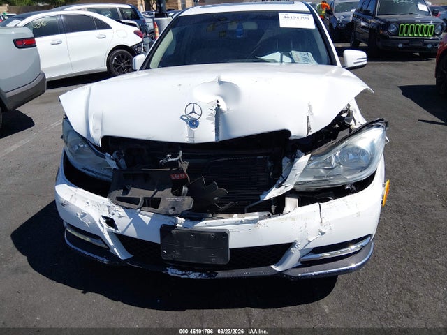 2014 Mercedes-benz C-class C 250 Luxury მანქანა იყიდება აუქციონზე, vin: WDDGF4HB4EA952937, აუქციონის ნომერი: 46191796