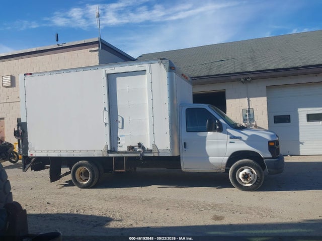 46192048 :رقم المزاد ، 1FDWE4FL6EDA77925 vin ، 2014 Ford Econoline E450 Super Duty Cutwy Van مزاد بيع