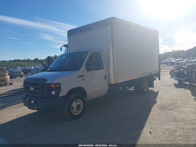 46192048 :رقم المزاد ، 1FDWE4FL6EDA77925 vin ، 2014 Ford Econoline E450 Super Duty Cutwy Van مزاد بيع