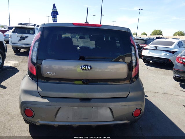 46192107 :رقم المزاد ، KNDJP3A55J7529318 vin ، 2018 Kia Soul + مزاد بيع