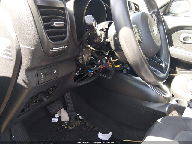 46192107 :رقم المزاد ، KNDJP3A55J7529318 vin ، 2018 Kia Soul + مزاد بيع