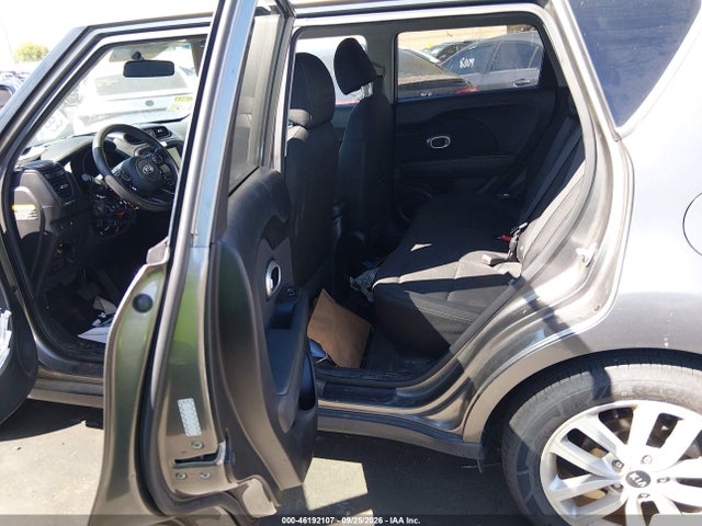 46192107 :رقم المزاد ، KNDJP3A55J7529318 vin ، 2018 Kia Soul + مزاد بيع