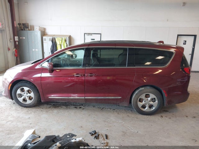 2017 Chrysler Pacifica Touring-l Plus მანქანა იყიდება აუქციონზე, vin: 2C4RC1EG6HR708779, აუქციონის ნომერი: 46192293