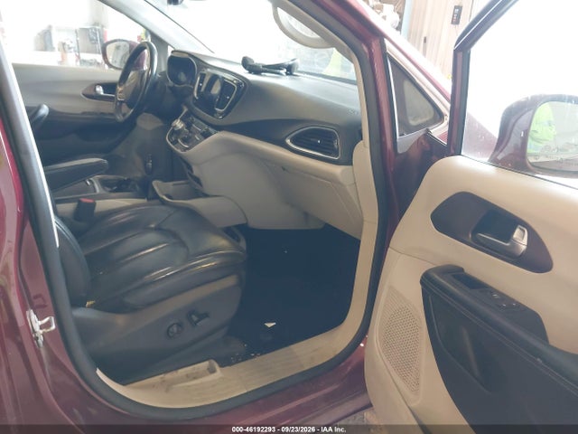 2017 Chrysler Pacifica Touring-l Plus მანქანა იყიდება აუქციონზე, vin: 2C4RC1EG6HR708779, აუქციონის ნომერი: 46192293
