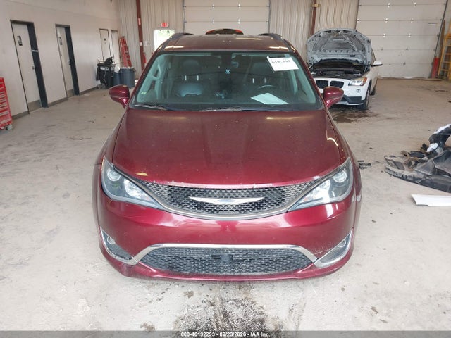 2017 Chrysler Pacifica Touring-l Plus მანქანა იყიდება აუქციონზე, vin: 2C4RC1EG6HR708779, აუქციონის ნომერი: 46192293