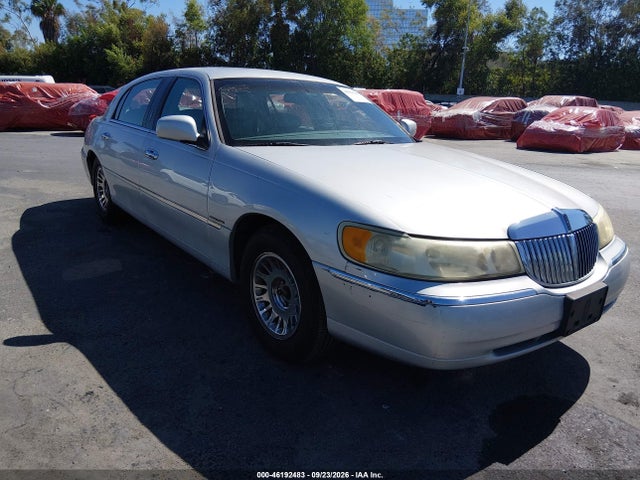 Aukcja sprzedaży 2001 Lincoln Town Car Cartier, vin: 1LNHM85W51Y707158, numer aukcji: 46192483
