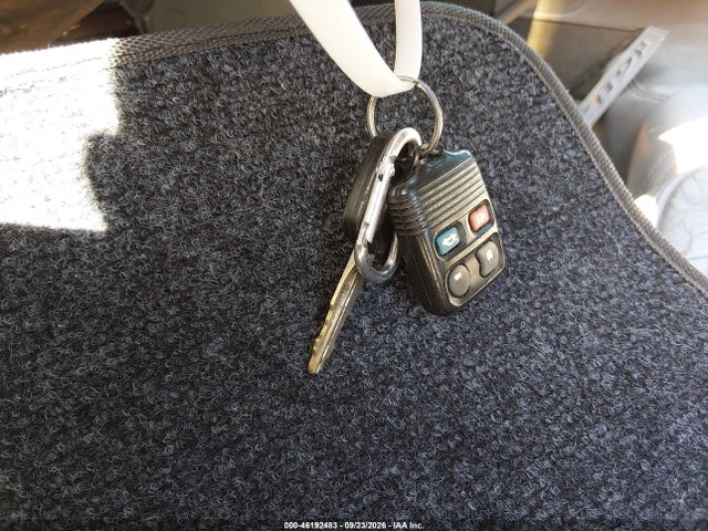 2001 Lincoln Town Car Cartier მანქანა იყიდება აუქციონზე, vin: 1LNHM85W51Y707158, აუქციონის ნომერი: 46192483