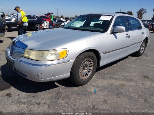 2001 Lincoln Town Car Cartier მანქანა იყიდება აუქციონზე, vin: 1LNHM85W51Y707158, აუქციონის ნომერი: 46192483