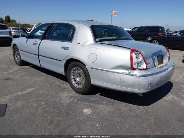 2001 Lincoln Town Car Cartier მანქანა იყიდება აუქციონზე, vin: 1LNHM85W51Y707158, აუქციონის ნომერი: 46192483