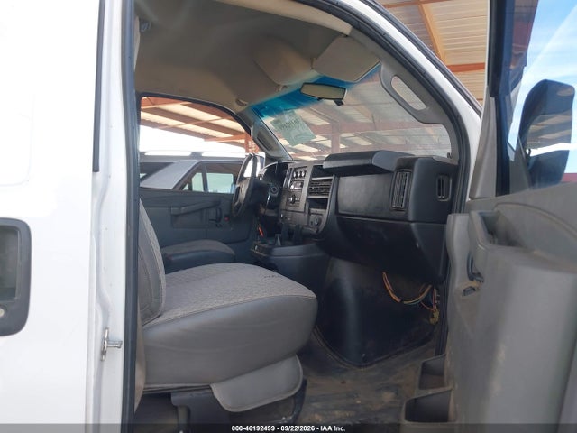 Chevrolet Express 2500 Work Van 2017 1GCWGBFFXH1110993 Image 5