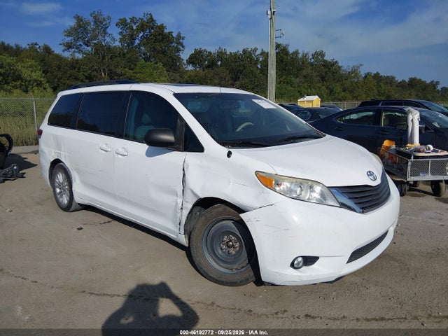 46192772 :رقم المزاد ، 5TDYK3DCXBS077476 vin ، 2011 Toyota Sienna Xle V6 مزاد بيع