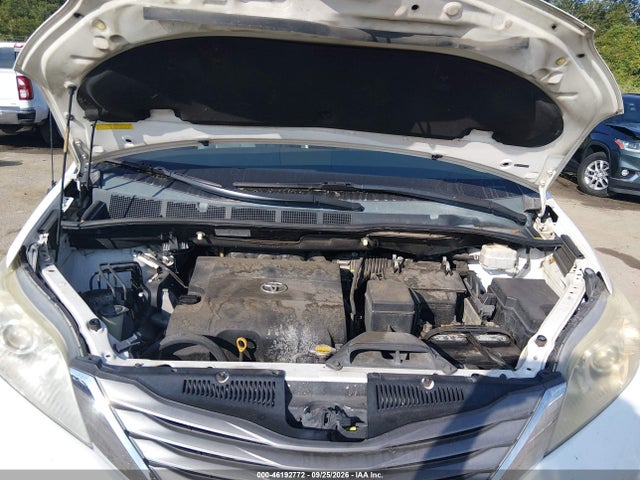 46192772 :رقم المزاد ، 5TDYK3DCXBS077476 vin ، 2011 Toyota Sienna Xle V6 مزاد بيع
