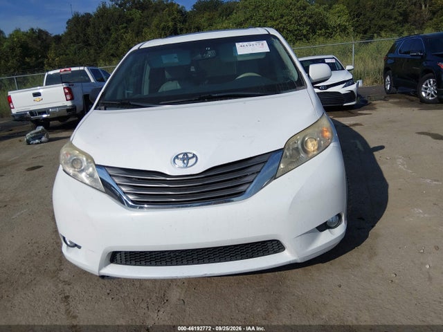 46192772 :رقم المزاد ، 5TDYK3DCXBS077476 vin ، 2011 Toyota Sienna Xle V6 مزاد بيع