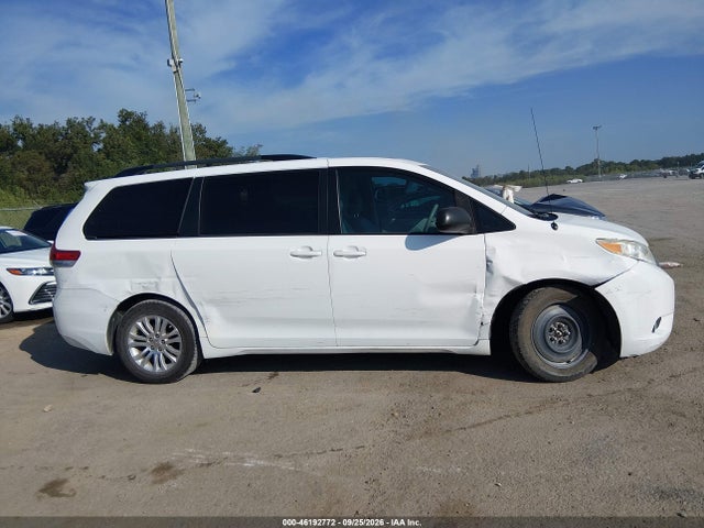 46192772 :رقم المزاد ، 5TDYK3DCXBS077476 vin ، 2011 Toyota Sienna Xle V6 مزاد بيع