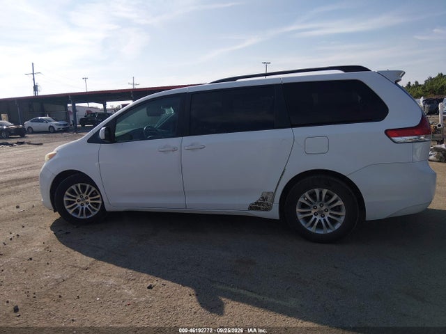 46192772 :رقم المزاد ، 5TDYK3DCXBS077476 vin ، 2011 Toyota Sienna Xle V6 مزاد بيع