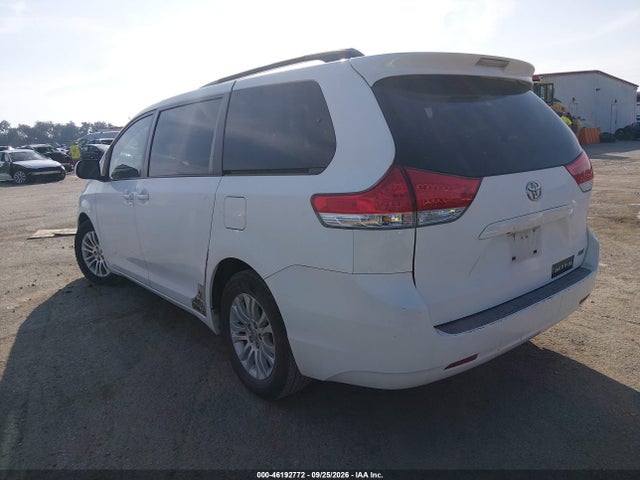 46192772 :رقم المزاد ، 5TDYK3DCXBS077476 vin ، 2011 Toyota Sienna Xle V6 مزاد بيع