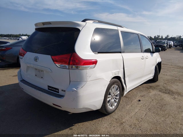 46192772 :رقم المزاد ، 5TDYK3DCXBS077476 vin ، 2011 Toyota Sienna Xle V6 مزاد بيع