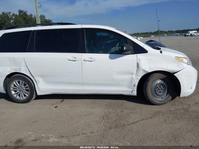 46192772 :رقم المزاد ، 5TDYK3DCXBS077476 vin ، 2011 Toyota Sienna Xle V6 مزاد بيع