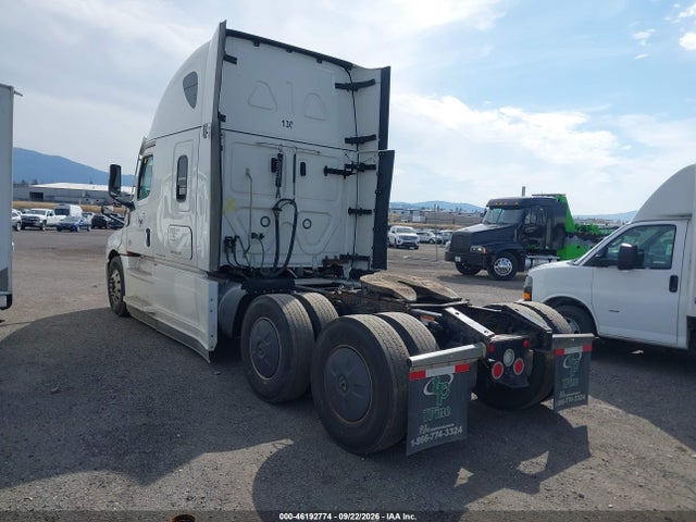 Freightliner New Cascadia 126 2023 1FUJHHDR6PLNV7839 Image 3