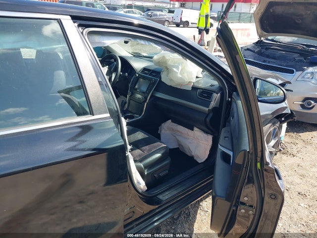 46192809 :رقم المزاد ، 4T1BF1FK7FU943067 vin ، 2015 Toyota Camry Le/xle/se/xse مزاد بيع