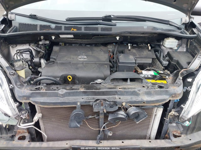 46193173 :رقم المزاد ، 5TDKK3DC2BS158932 vin ، 2011 Toyota Sienna Le V6 مزاد بيع