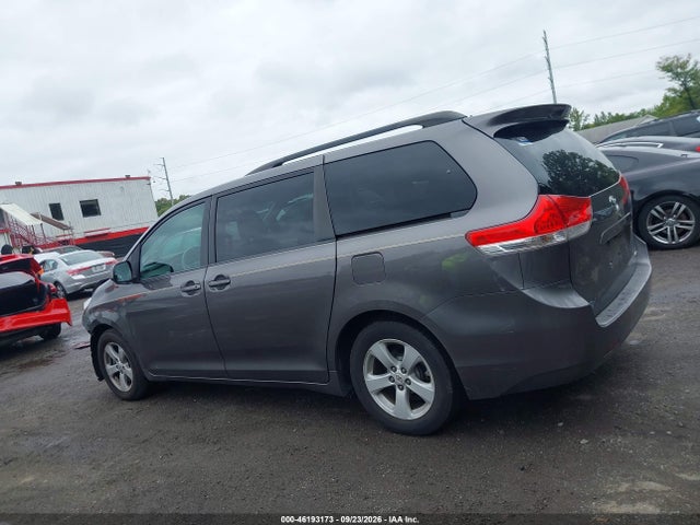 46193173 :رقم المزاد ، 5TDKK3DC2BS158932 vin ، 2011 Toyota Sienna Le V6 مزاد بيع