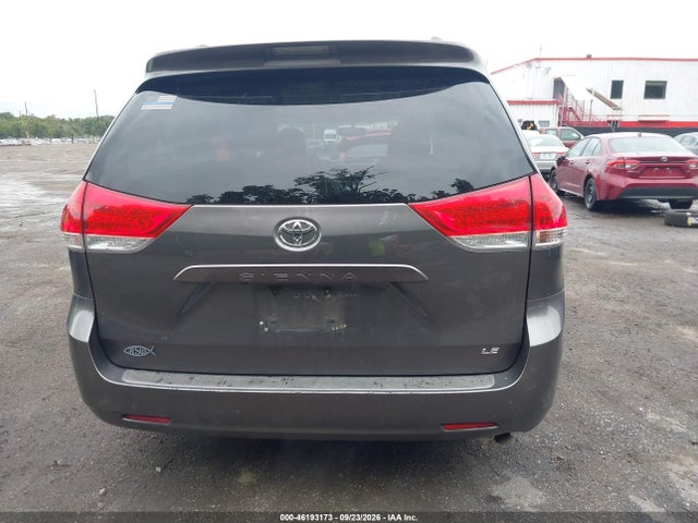 46193173 :رقم المزاد ، 5TDKK3DC2BS158932 vin ، 2011 Toyota Sienna Le V6 مزاد بيع