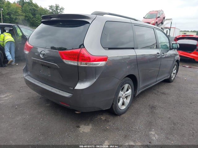 46193173 :رقم المزاد ، 5TDKK3DC2BS158932 vin ، 2011 Toyota Sienna Le V6 مزاد بيع