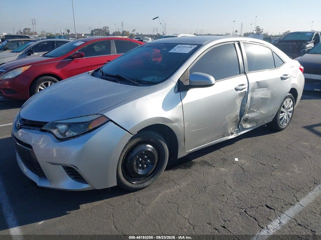 Toyota COROLLA LE 2015 5YFBURHE0FP315364 Image 2