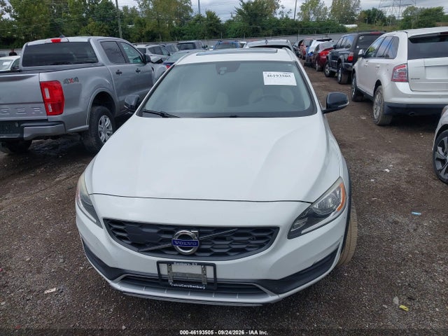 46193505 :رقم المزاد ، YV4612HKXG1006334 vin ، 2016 Volvo V60 Cross Country T5 مزاد بيع