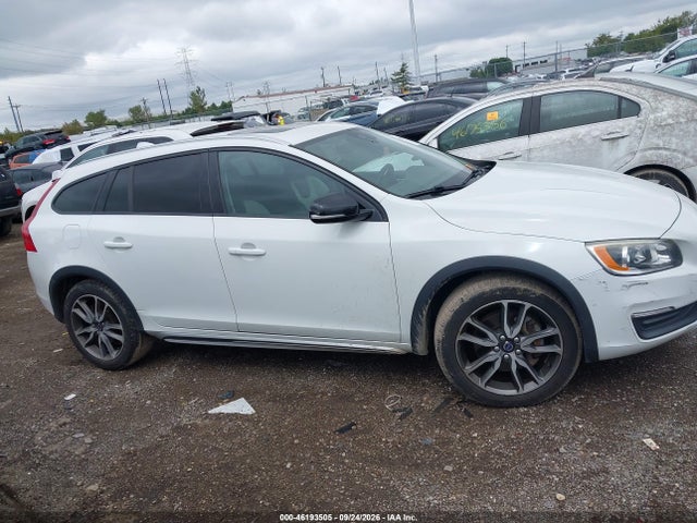 46193505 :رقم المزاد ، YV4612HKXG1006334 vin ، 2016 Volvo V60 Cross Country T5 مزاد بيع